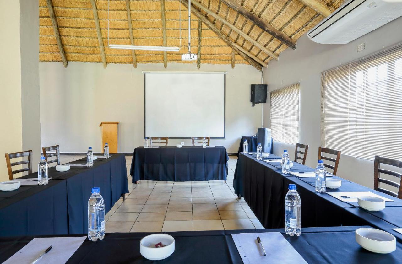 Nongoma Lodge & Inn Cc Bagian luar foto