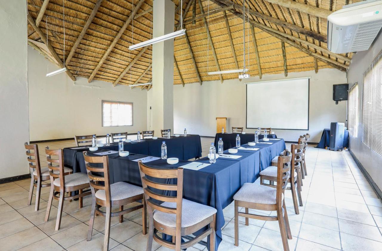 Nongoma Lodge & Inn Cc Bagian luar foto
