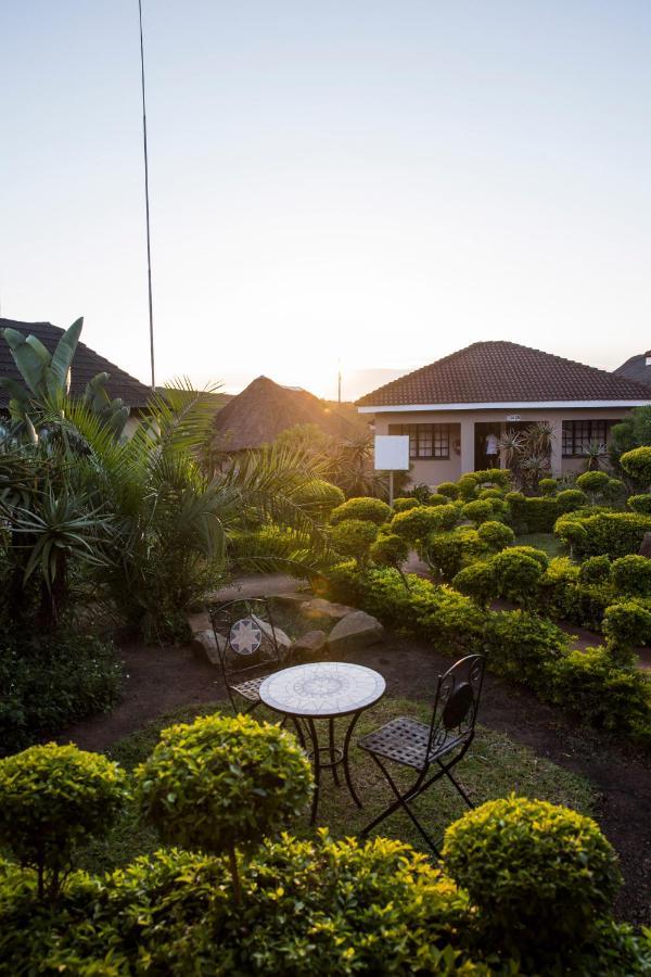Nongoma Lodge & Inn Cc Bagian luar foto