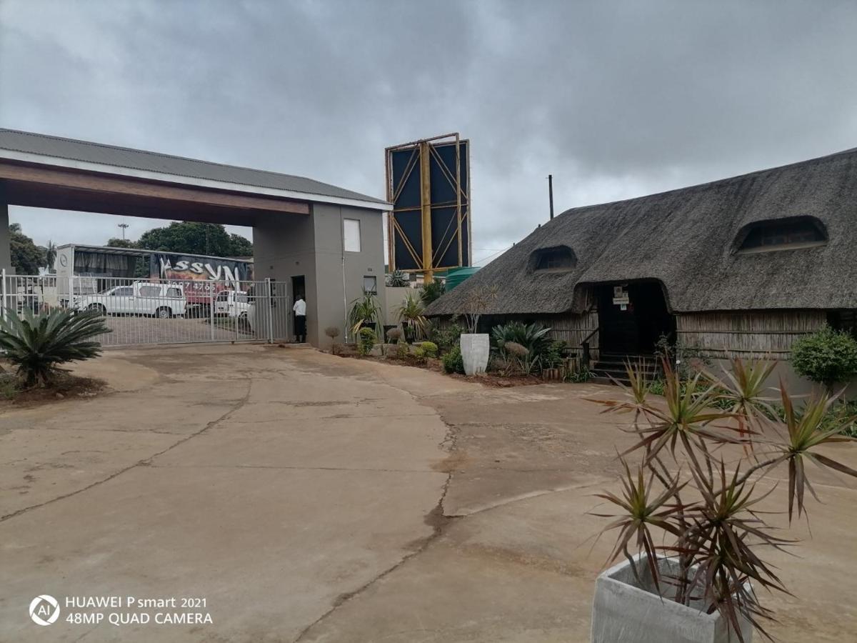 Nongoma Lodge & Inn Cc Bagian luar foto
