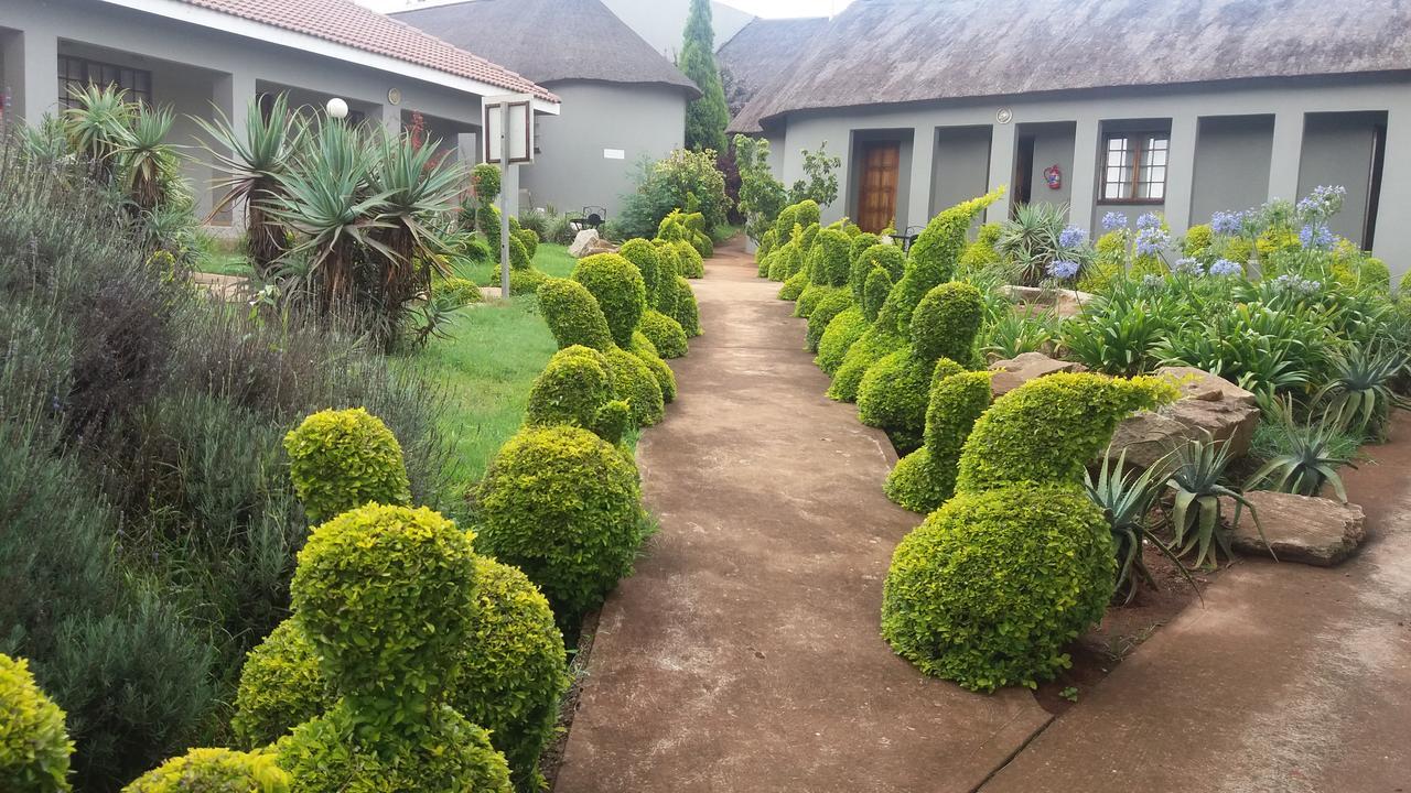 Nongoma Lodge & Inn Cc Bagian luar foto