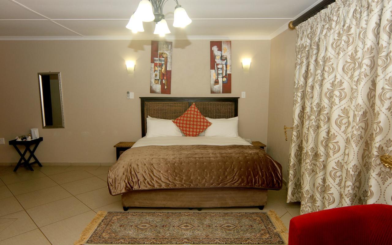 Nongoma Lodge & Inn Cc Bagian luar foto